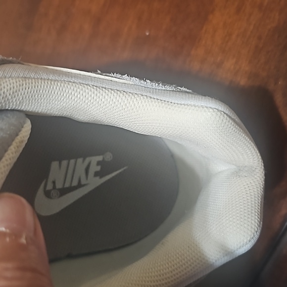 NIKE sneakers, size 9.5. Euc - Picture 8 of 14